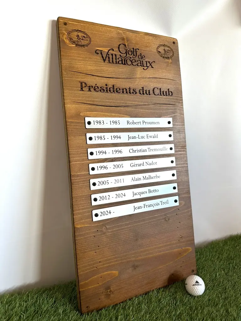 Panneau présidents du club en épicéa gravé